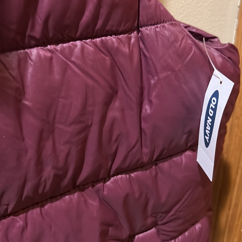 Old Navy Puffer Vest - Picture 4 of 5